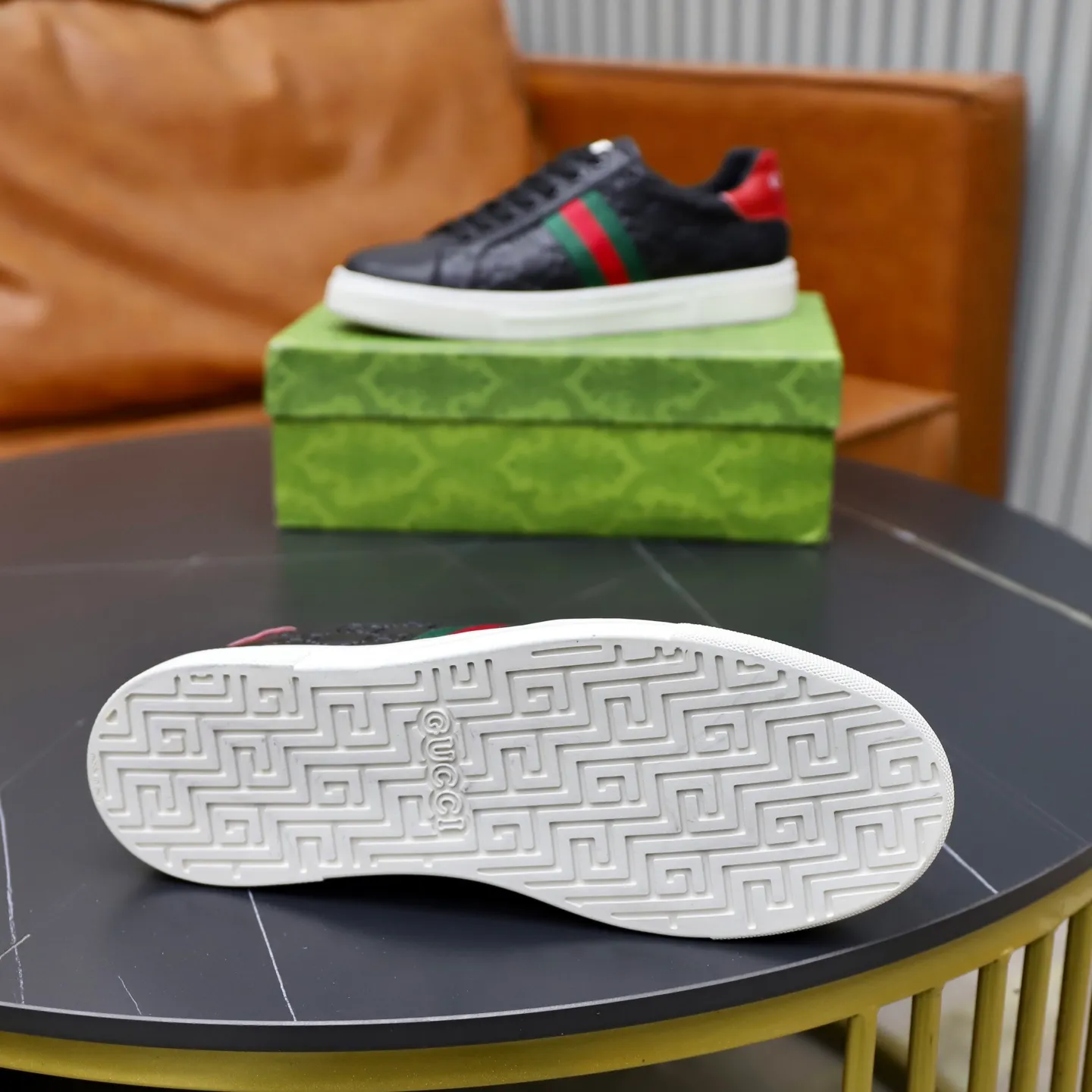 Ex-factory price: 420💰🙅‍♂️🙅‍♂️🙅‍♂️ Brand: Gucci GUCCi Standard code: 38-44 (45 customized) Grade: Same as the official website Material: Original leather splicing, comfortable and breathable sheepskin lining, original wear-resistant outsole Style category: Men's fashionable casual shoes, running, sports shoes, noble luxury brand elements, top luxury Color: actual picture color